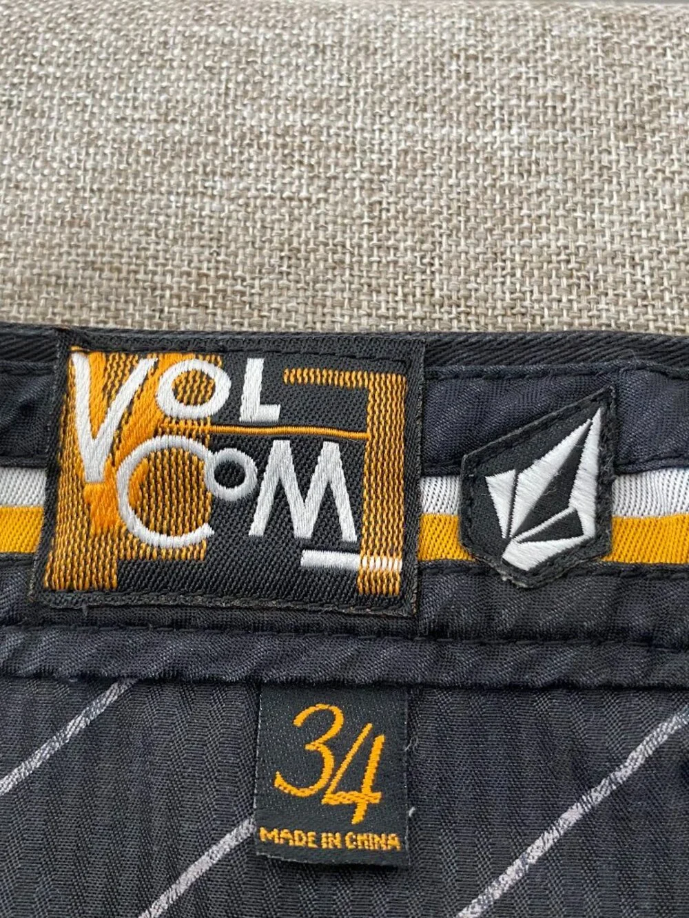 Volcom Dress Shorts Men's 34 Mid Rise Black Stripes Office Casual - Picture 5 of 13